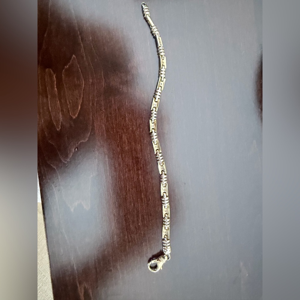 Elegant Gold Bracelet with diamonds